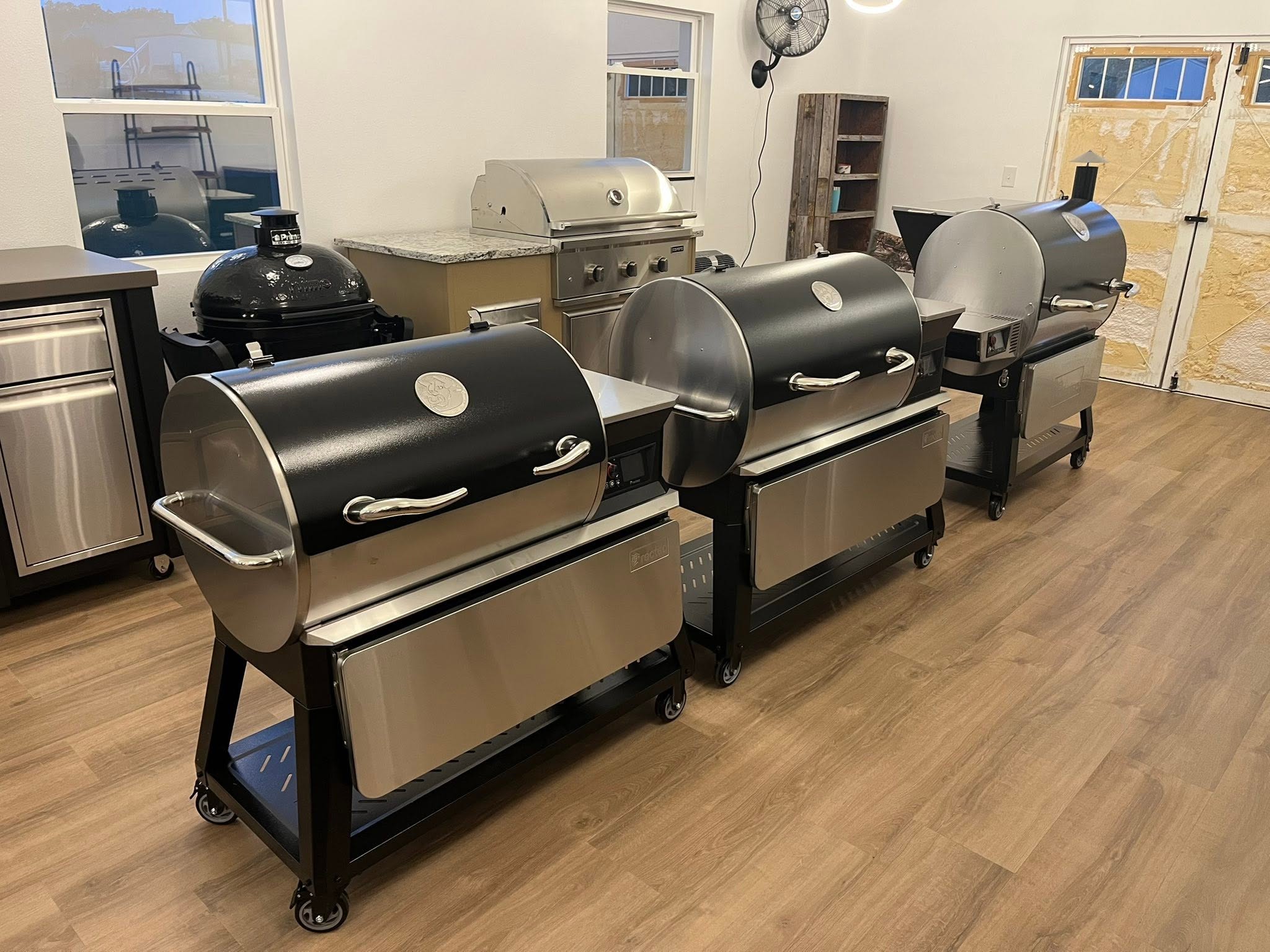 Griddle and grill combination in an outdoor kitchen build